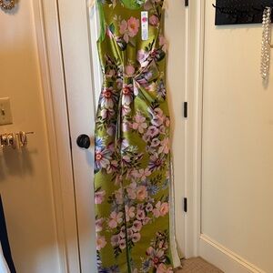 Kay Unger Green Floral Gown Mother of the Bride
Wedding Guest